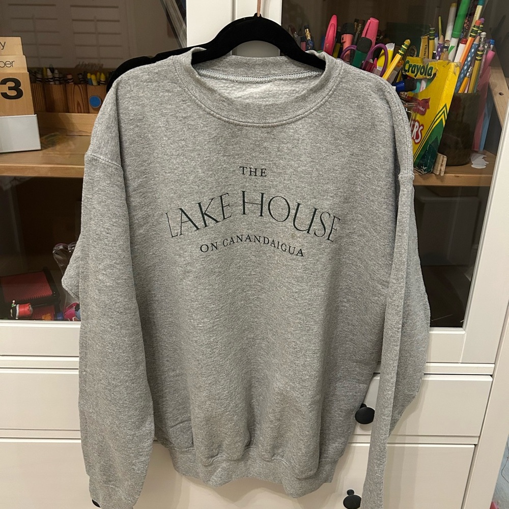 Grey sweatshirt from the Lake House Resort Youth XL